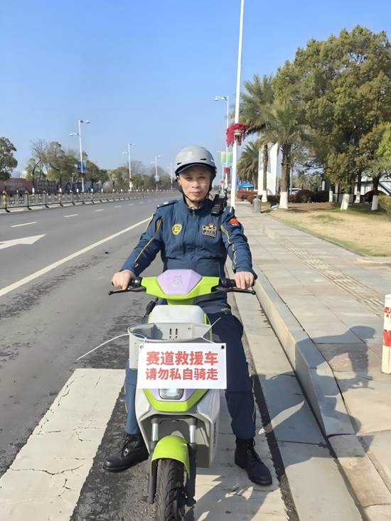 https://houqin.jju.edu.cn/__local/C/A0/A0/1D82D4E0C6A16FEC92F0575EEE4_B3DCEE8B_609D6.jpg