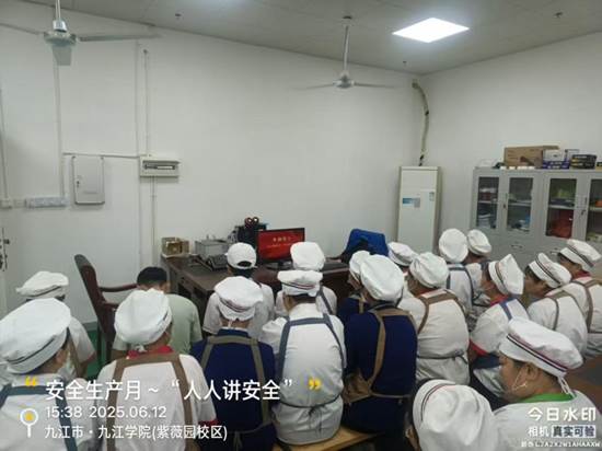 https://www.jju.edu.cn/__local/2/30/FC/6176D16ED7AE51FB79BC25B07C7_7D629175_79813.png